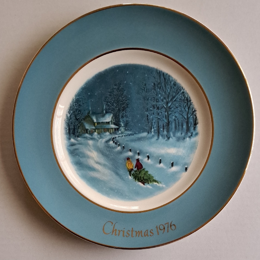 Vintage Avon 1976 8-3/4" "Bringing Home The Tree" Gold Trim Wedgwood England